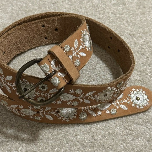 Lucky Brand Embroidered Floral Studded Leather Belt Brown Silver White Boho-L - Picture 2 of 7